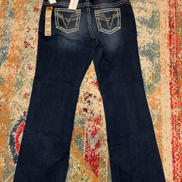 NWTs Vigoss Women's Plus Size Flare Jeans in Dark Blue - Picture 2 of 7